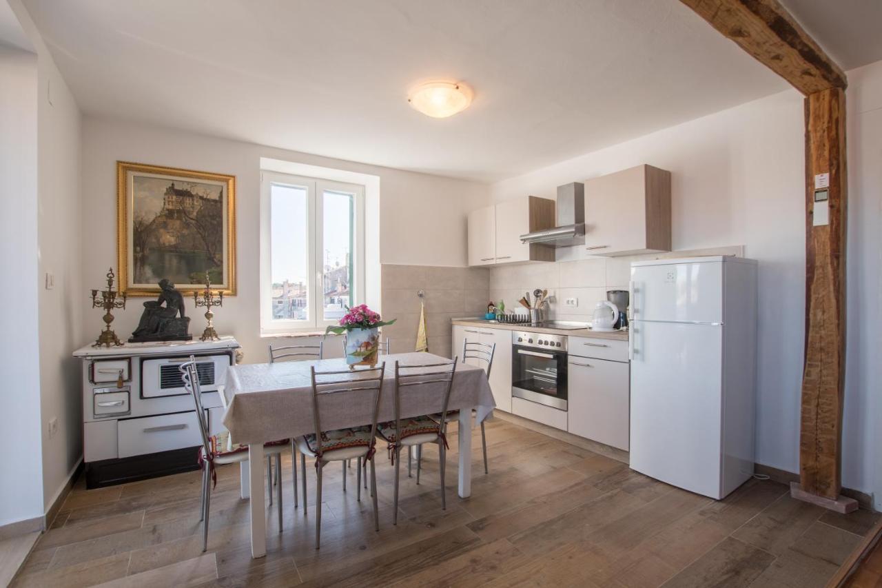 Apartment Historic Old Town With The View In Town Porec